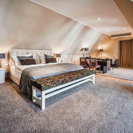 Residenz Weingut Schloss Reinhartshausen Bed and Breakfast Eltville am Rhein Exterior foto