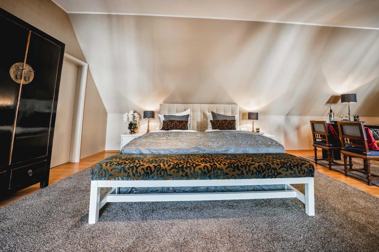 Residenz Weingut Schloss Reinhartshausen Bed and Breakfast Eltville am Rhein Exterior foto