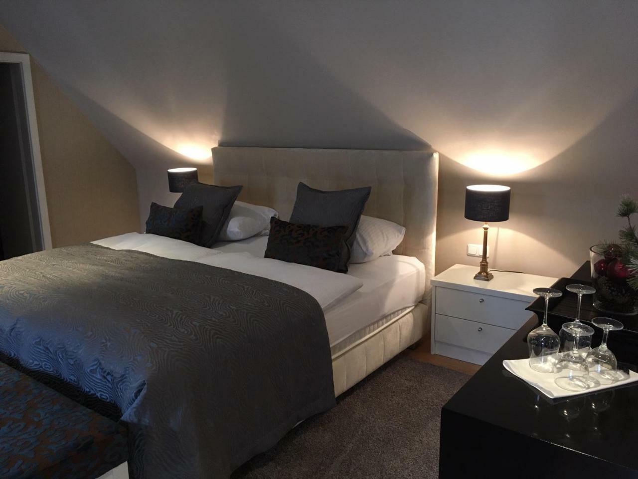 Residenz Weingut Schloss Reinhartshausen Bed and Breakfast Eltville am Rhein Exterior foto